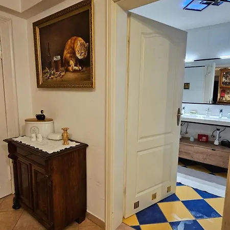 Mondaenes Nahe Alex In Villenlage * Berlin