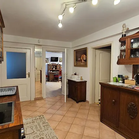 Mondaenes Nahe Alex In Villenlage *