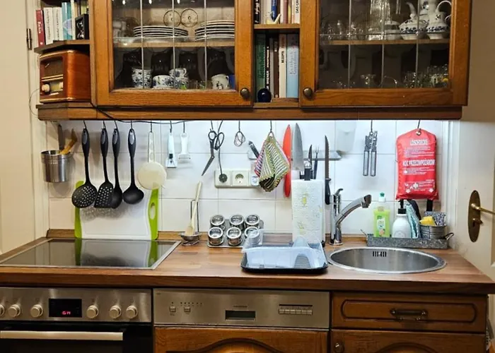 Mondaenes Nahe Alex In Villenlage