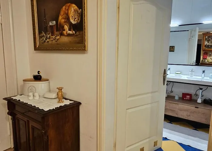 Mondaenes Nahe Alex In Villenlage * ברלין