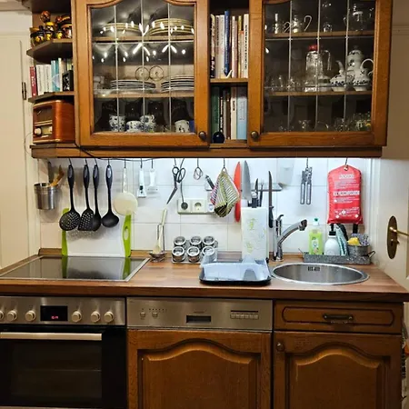 Mondaenes Nahe Alex In Villenlage