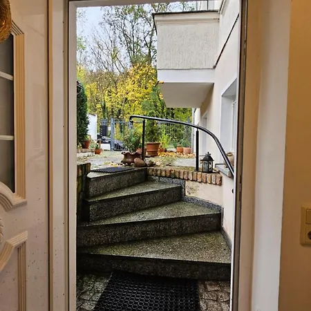 Mondaenes Nahe Alex In Villenlage *