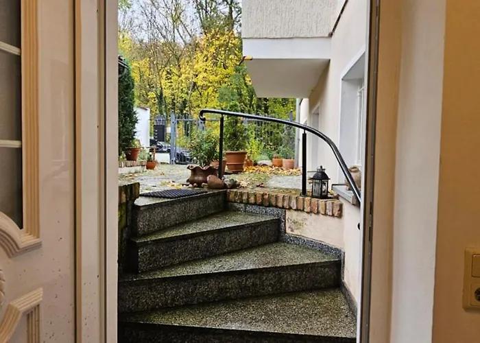 Mondaenes Nahe Alex In Villenlage *