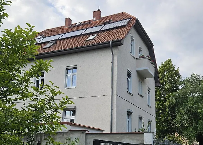 Mondaenes Nahe Alex In Villenlage * Berlin