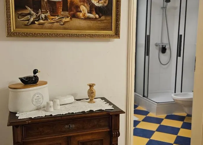 Mondaenes Nahe Alex In Villenlage * Berlin